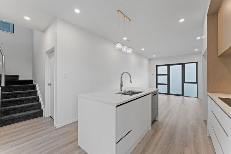 Photo of property in 31 Whiteywood Street, Westgate, Auckland, 0814