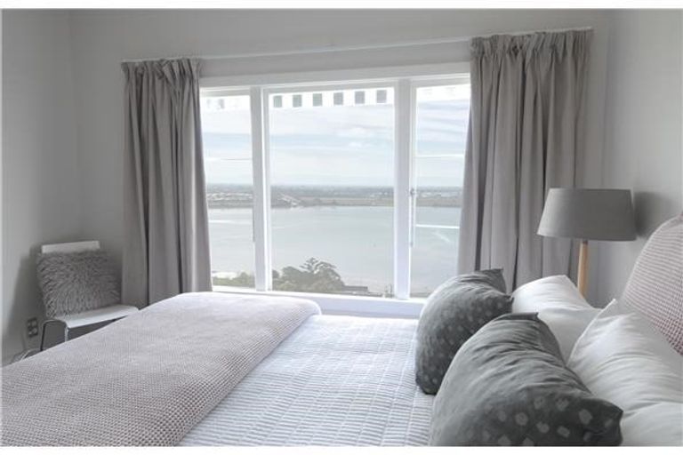 Photo of property in 38 Saint Andrews Hill Road, Mount Pleasant, Christchurch, 8081