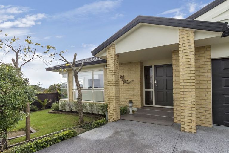 Photo of property in 2/4 Limerick Place, Dannemora, Auckland, 2016
