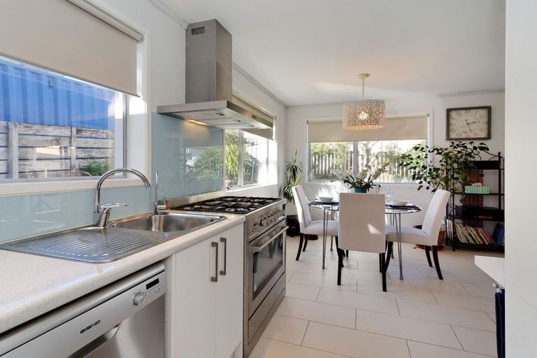 Photo of property in 3/2a Bowers Road, Glen Eden, Auckland, 0602