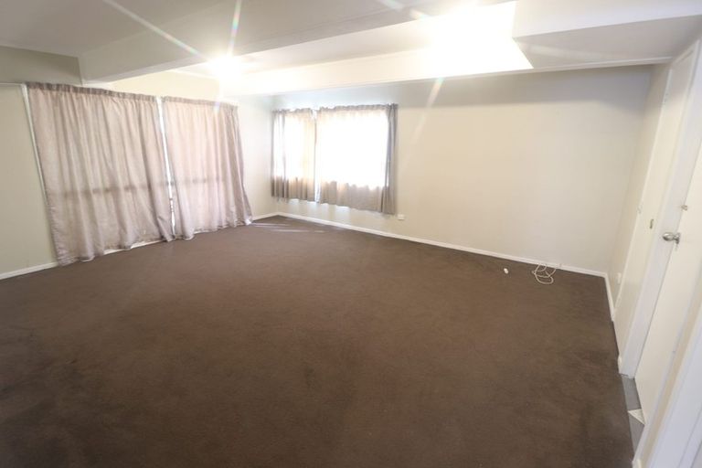Photo of property in 4 Teviot Place, Totara Vale, Auckland, 0629