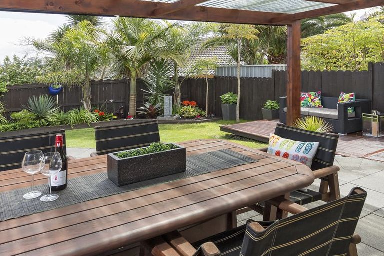 Photo of property in 2/4 Limerick Place, Dannemora, Auckland, 2016