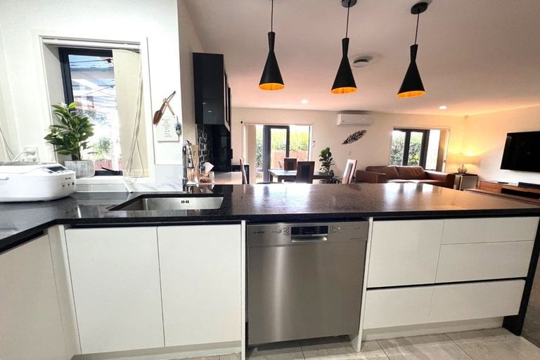 Photo of property in 4/18 Pannill Place, Oteha, Auckland, 0632