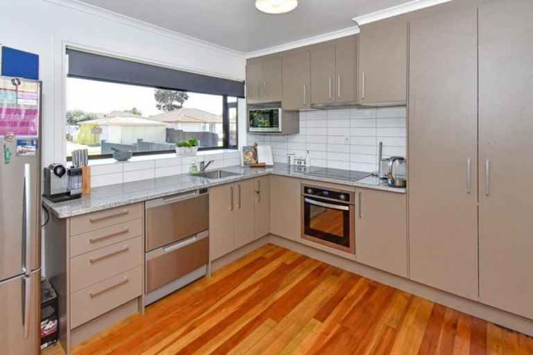 Photo of property in 1/42 Sutton Crescent, Papakura, 2110