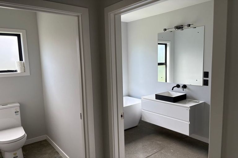 Photo of property in 5 Coutts Way, Fitzherbert, Palmerston North, 4410