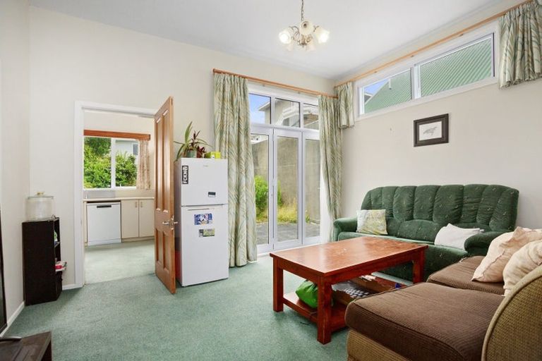 Photo of property in 9 Apuka Street, Brooklyn, Wellington, 6021