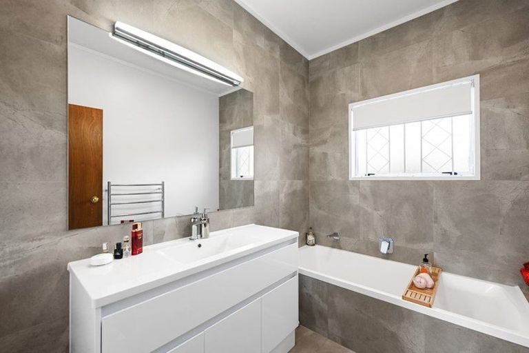 Photo of property in 28 Delamare Road, St Andrews, Hamilton, 3200