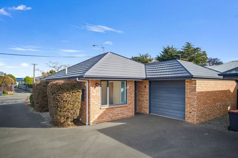 Photo of property in 1/42 Sawyers Arms Road, Northcote, Christchurch, 8052