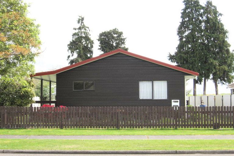 Photo of property in 37a Aquarius Drive, Kawaha Point, Rotorua, 3010