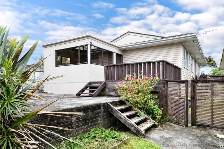 Photo of property in 85 Farquhar Road, Glendene, Auckland, 0602