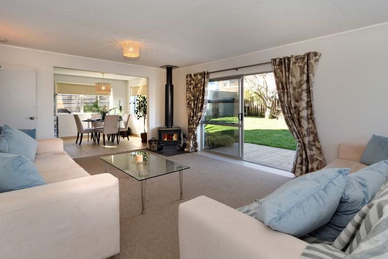 Photo of property in 3/2a Bowers Road, Glen Eden, Auckland, 0602