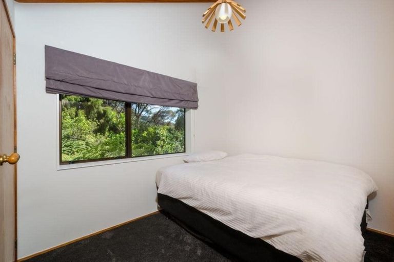 Photo of property in 53 Opanuku Road, Henderson Valley, Auckland, 0612