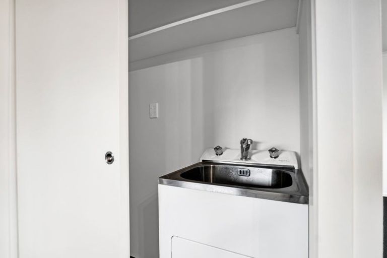 Photo of property in 15b Queens Road, Glen Avon, New Plymouth, 4312