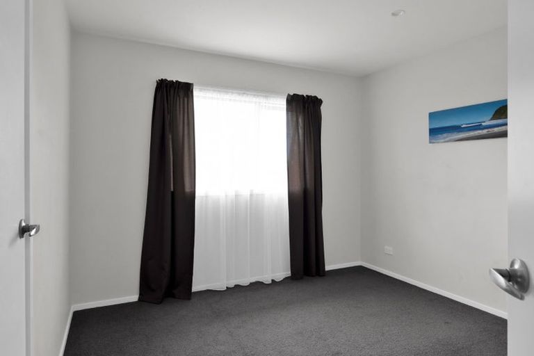 Photo of property in 102 Seaview Road, Westown, New Plymouth, 4310