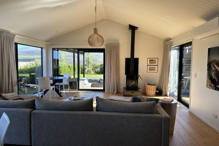 Photo of property in 2 Wanderer Lane, Jacks Point, Queenstown, 9371