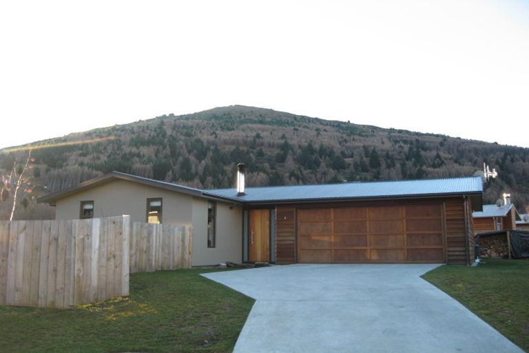 Photo of property in 1 Amber Close, Arthurs Point, Queenstown, 9371