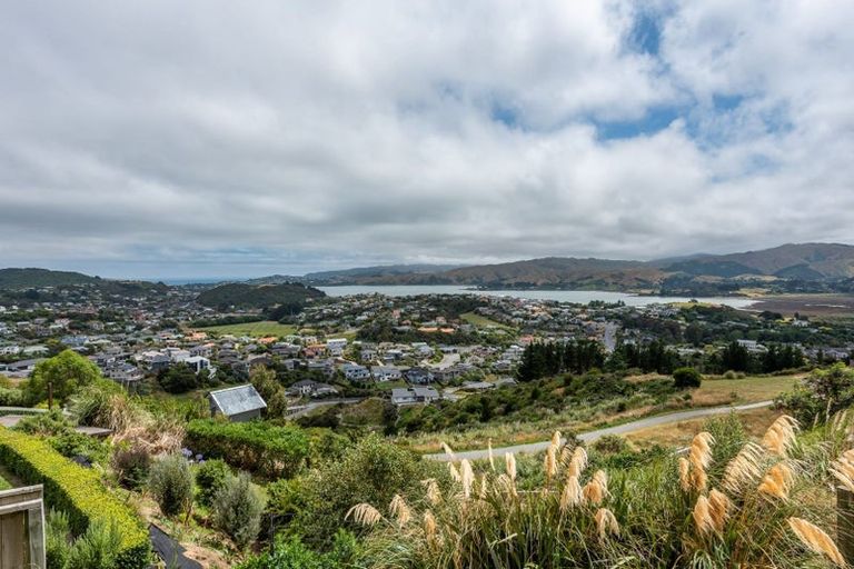 Photo of property in 107 Endeavour Drive, Whitby, Porirua, 5024