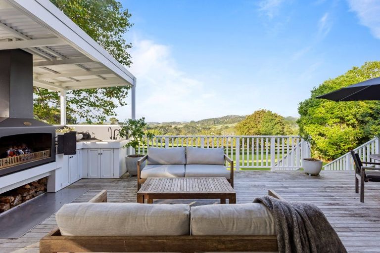 Photo of property in 376 Taiapa Road, Muriwai, Waimauku, 0881