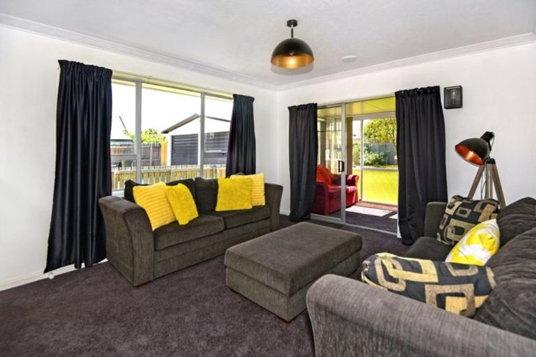 Photo of property in 9 Dunedin Street, Redwood, Christchurch, 8051