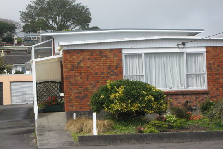 Photo of property in 2/305 Devon Street West, New Plymouth, 4310
