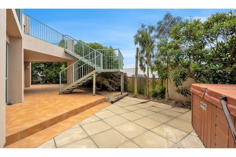 Photo of property in 229b Mount Pleasant Road, Mount Pleasant, Christchurch, 8081