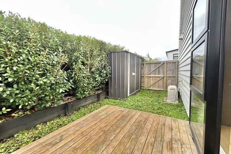 Photo of property in 96e Triangle Road, Massey, Auckland, 0614
