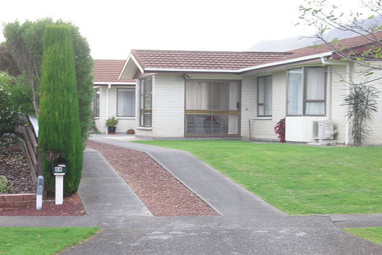 Photo of property in 5a Rewarewa Crescent, Waikanae, 5036