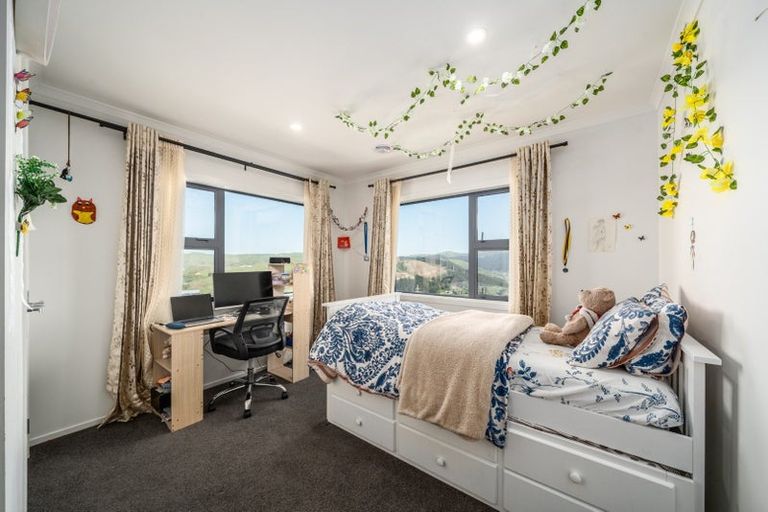 Photo of property in 9 Antigua Way, Grenada Village, Wellington, 6037