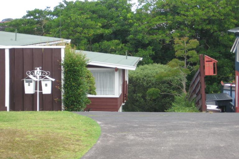 Photo of property in 1/32 Kowhai Road, Campbells Bay, Auckland, 0630