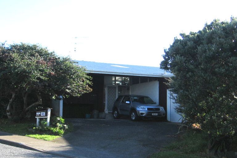 Photo of property in 46 Churton Drive, Churton Park, Wellington, 6037