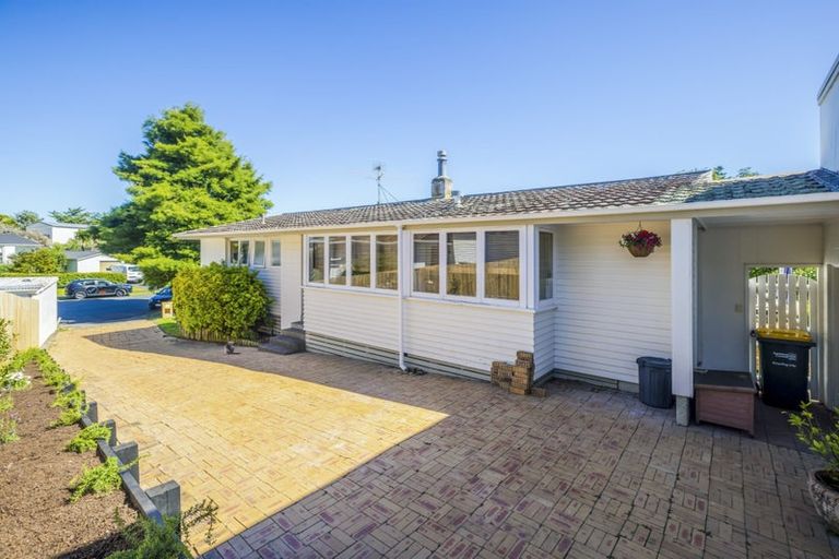 Photo of property in 8 Miro Place, Waiuku, 2123