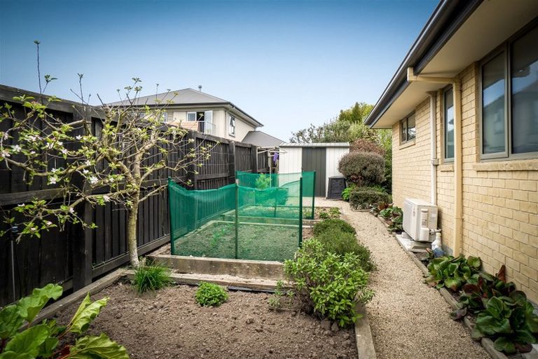 Photo of property in 96 Willowview Drive, Redwood, Christchurch, 8051