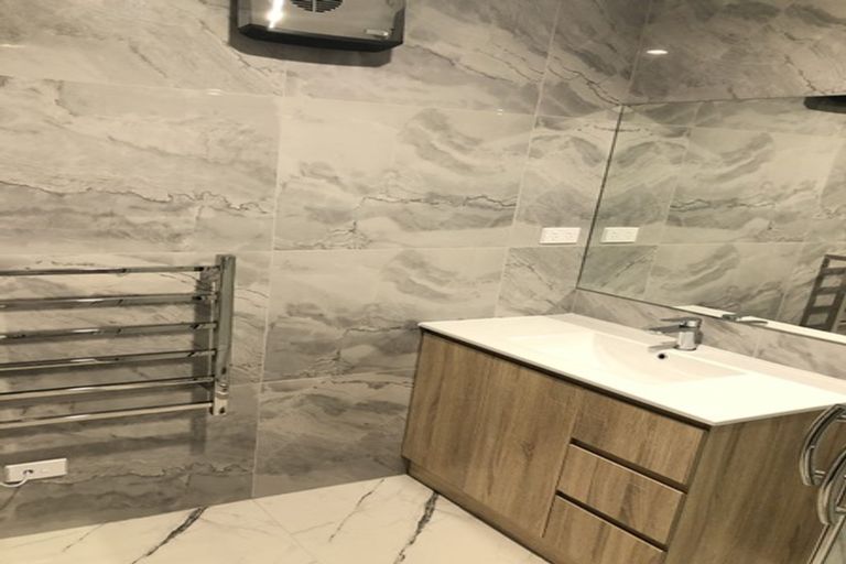 Photo of property in 6/21 Akoranga Drive, Northcote, Auckland, 0627