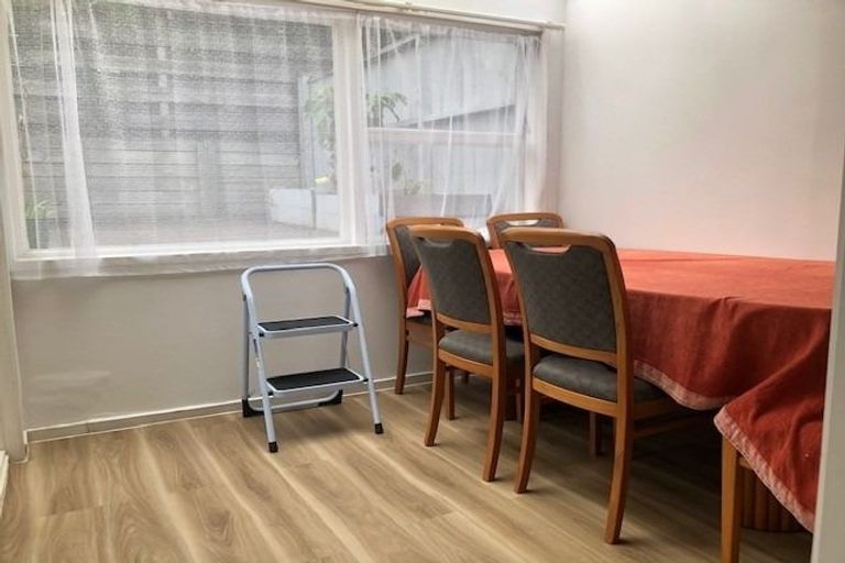 Photo of property in 2/21 Cresta Avenue, Beach Haven, Auckland, 0626