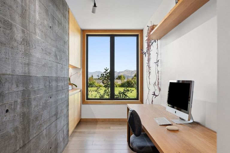 Photo of property in 58 Oak Lane, Wanaka, 9305