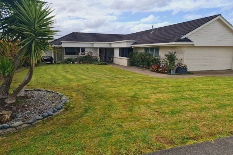 Photo of property in 37 English Oak Drive, Schnapper Rock, Auckland, 0632