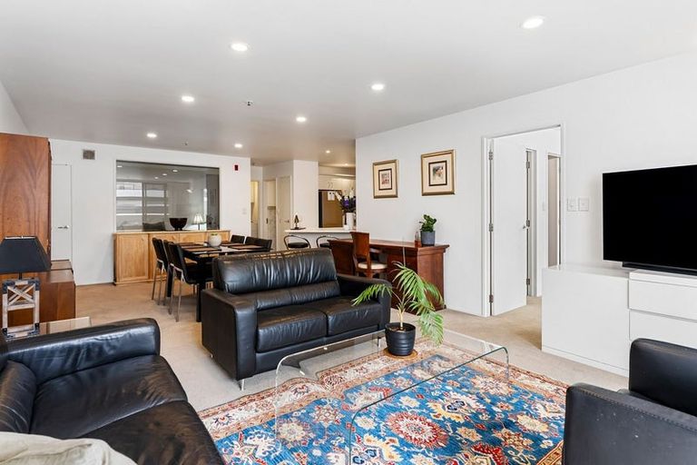 Photo of property in 1i/175 Hurstmere Road, Takapuna, Auckland, 0622