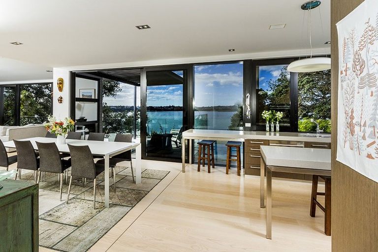 Photo of property in 10a First Avenue, Stanley Point, Auckland, 0624