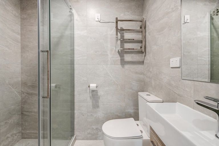 Photo of property in 34a Lorikeet Place, Unsworth Heights, Auckland, 0632