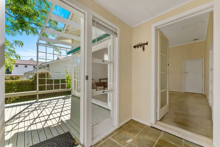Photo of property in 3 Frieston Road, Milford, Auckland, 0620