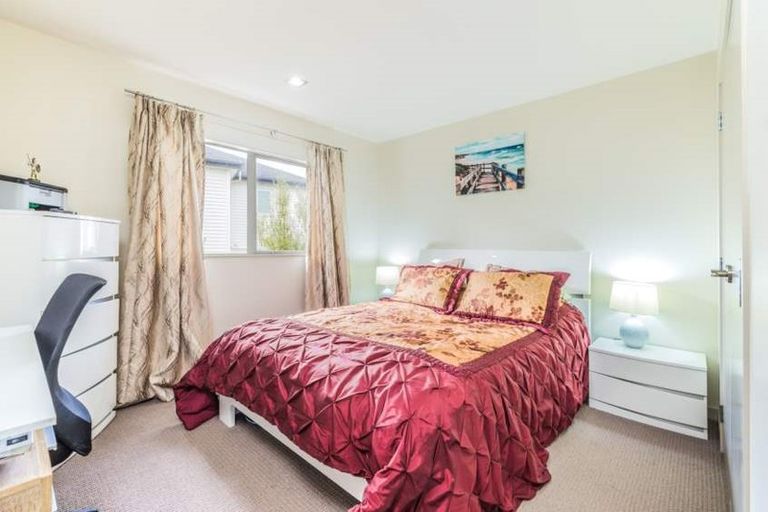 Photo of property in 15 Mana Lane, Pinehill, Auckland, 0632
