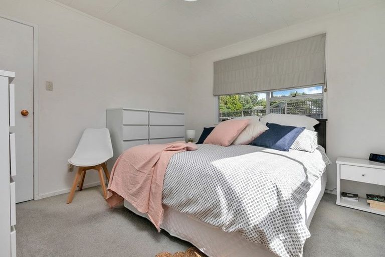 Photo of property in 10 Regency Place, Sunnynook, Auckland, 0632