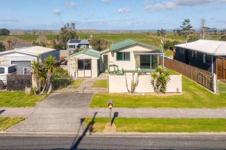 Photo of property in 384 Pukehina Parade, Pukehina, Te Puke, 3189