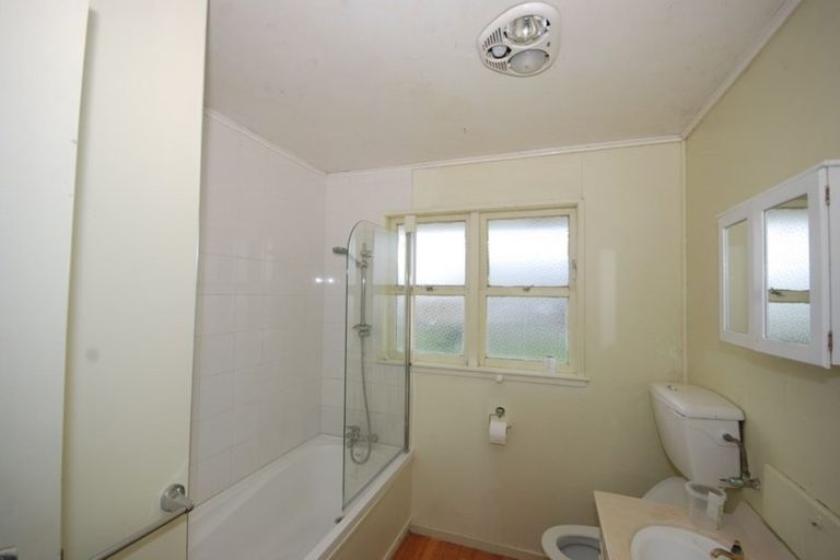 Photo of property in 1/16 Dinglebank Road, Mount Wellington, Auckland, 1060