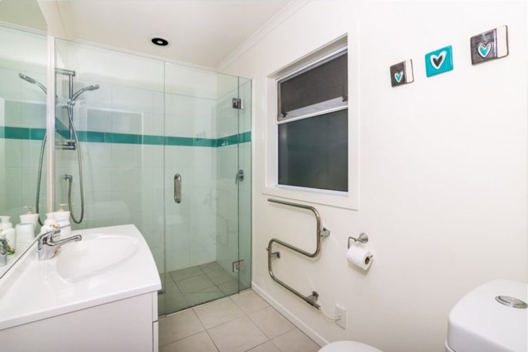 Photo of property in 20 Botanical Heights Drive, Waipahihi, Taupo, 3330