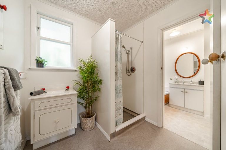 Photo of property in 20 Walnut Way, Maungaraki, Lower Hutt, 5010