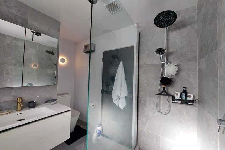 Photo of property in 1/21 Kerria Place, Sunnynook, Auckland, 0620