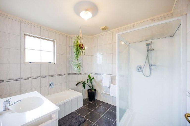 Photo of property in 27 Leander Place, Milson, Palmerston North, 4414