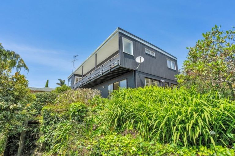 Photo of property in 16 Callender Place, Shelly Park, Auckland, 2014