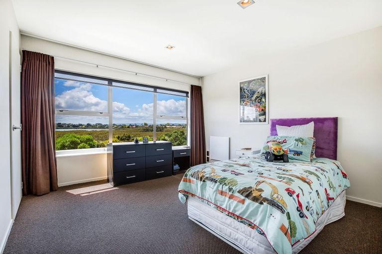 Photo of property in 28 Stranraer Crescent, Wattle Downs, Auckland, 2103